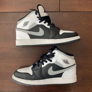 Jordan One Mids - Size 6.5 Youth (Size 6.5 Men) (Size 8 Women)